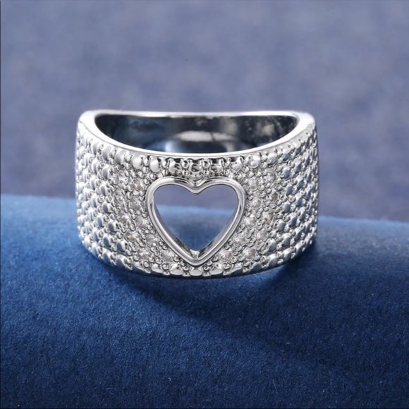 925 Sterling Silver Diamond Heart Cutout Ring Band - Picture 2 of 8